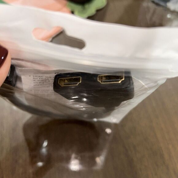 HDMI one-to-two male plug, which is an HDMI splitter. - Picture 3 of 5